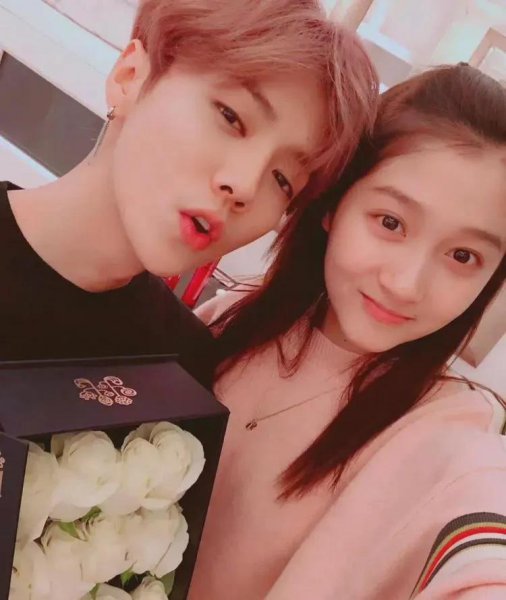 鹿晗和关晓彤怎么在一起的