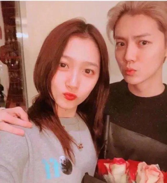 鹿晗和关晓彤怎么在一起的