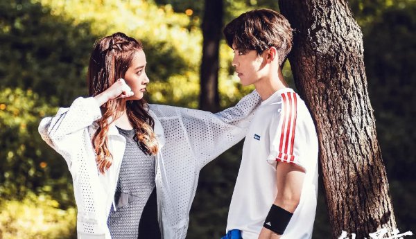 鹿晗和关晓彤怎么在一起的