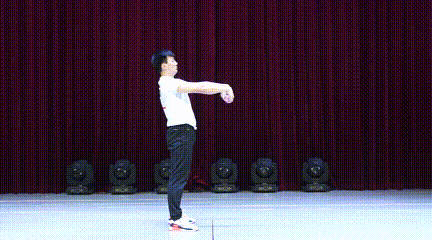 女生扔实心球技巧