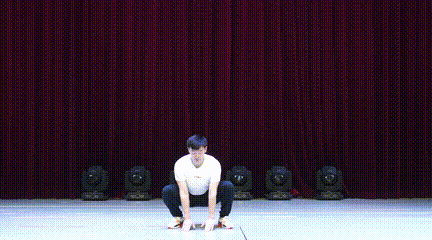 女生扔实心球技巧