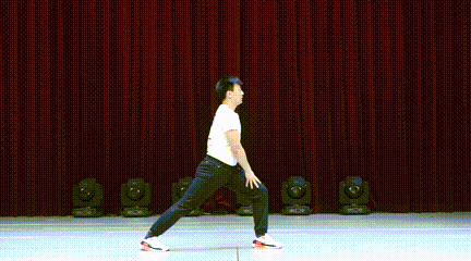 女生扔实心球技巧