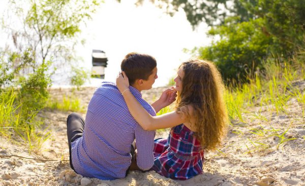 喜欢比自己大的男人是什么心理特征