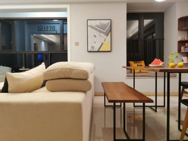 沙发不靠墙好不好