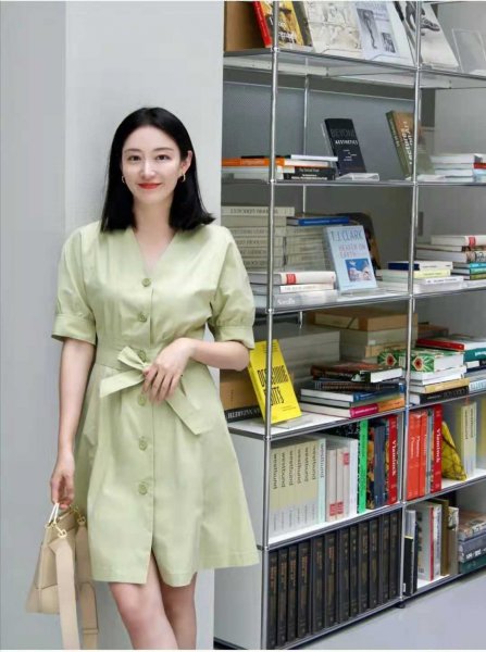 绿色裙子配什么颜色鞋子好看图片