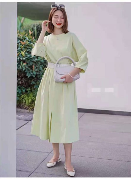 绿色裙子配什么颜色鞋子好看图片