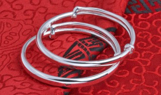 银手镯发黄怎么清洗 银手镯发黄如何清洗