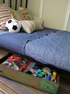 床底下不能放三样东西 床底有三样家败人丁散指的哪三样