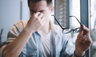 眼镜有油污怎么清洗 眼镜上的油污怎么去除