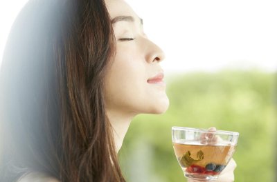 喜欢喝酒的女人到底是什么心态 爱喝酒女人的心理性格