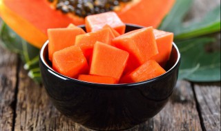 吃木瓜的好处和坏处 木瓜吃了有什么好处和坏处
