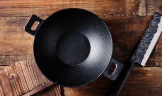 如何选一口不粘的铁锅子 怎样挑选一口不粘的铁锅子