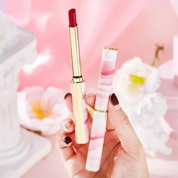 唇釉和口红哪个更好用一些