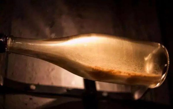 红酒里面有渣渣是怎么回事