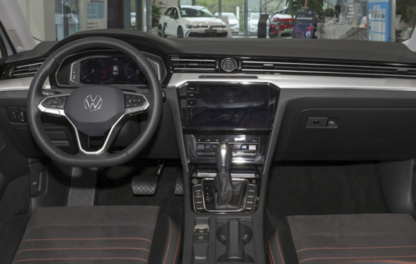 雅阁和迈腾怎么选择实用点