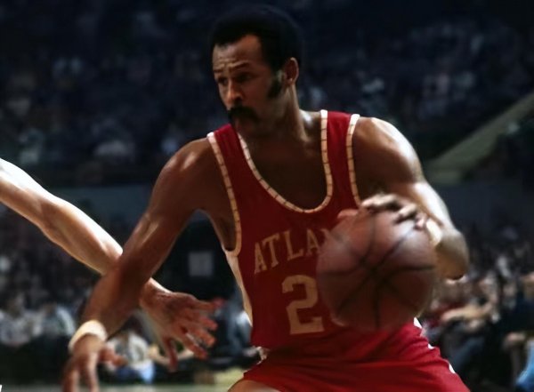 篮球23号是谁的球衣