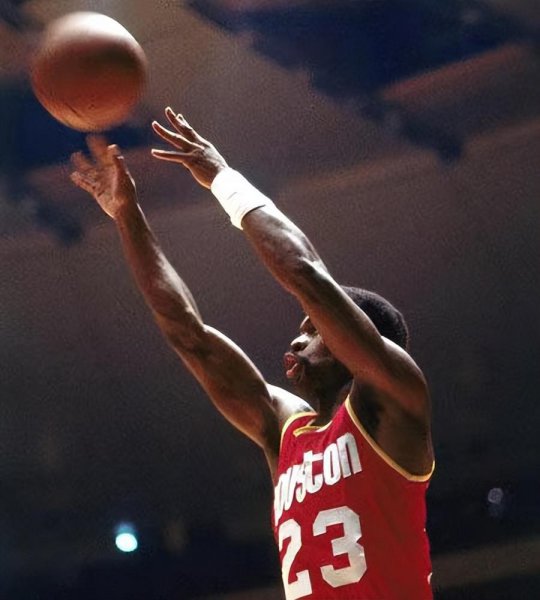 篮球23号是谁的球衣