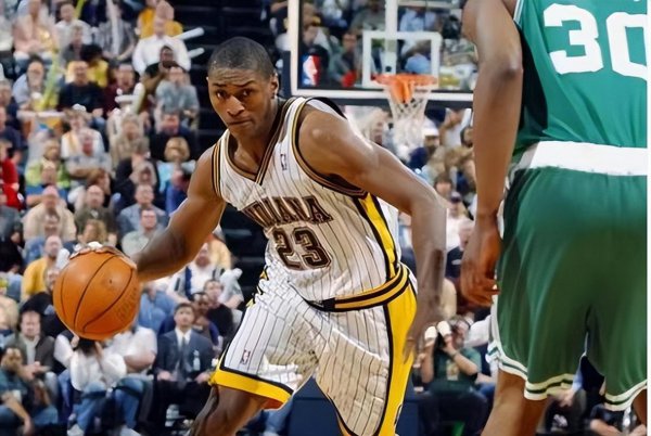 篮球23号是谁的球衣