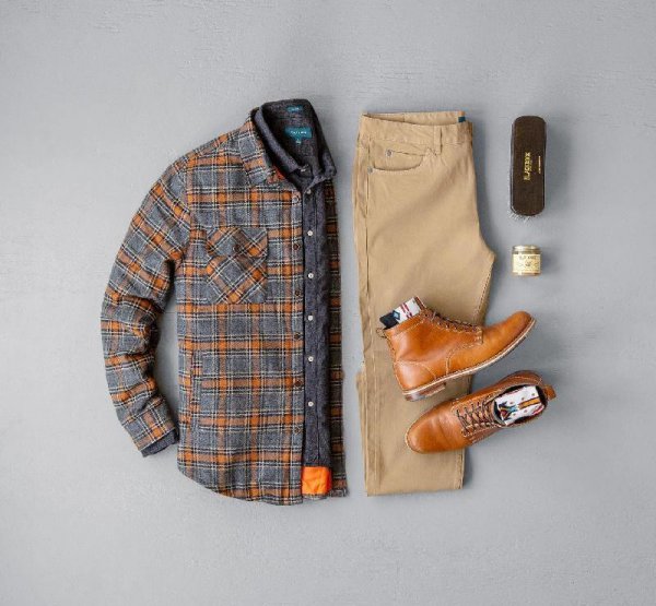 卡其色裤子配什么颜色上衣