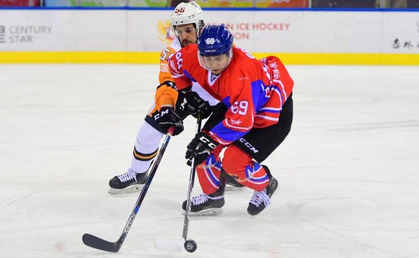 1875年第一次正式的室内冰球赛在哪里举办