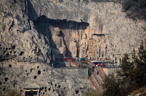 龙门石窟的历史背景和现状