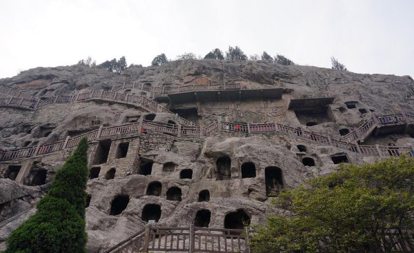 龙门石窟的历史背景和现状