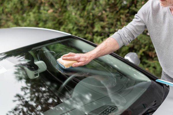 车玻璃上霜如何快速解决