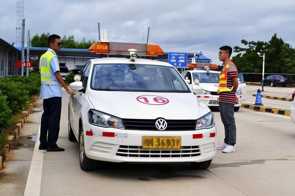 手动挡科二科三之间间隔几天