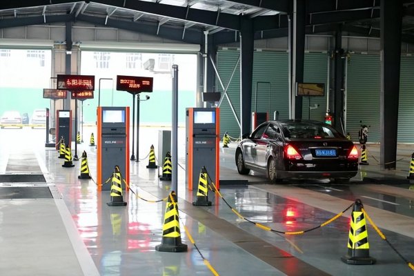 家用小汽车多久强制报废