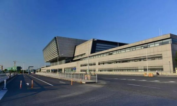 中国最大的高铁站是哪个城市