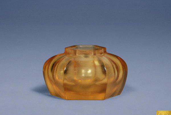 琥珀什么颜色最珍贵