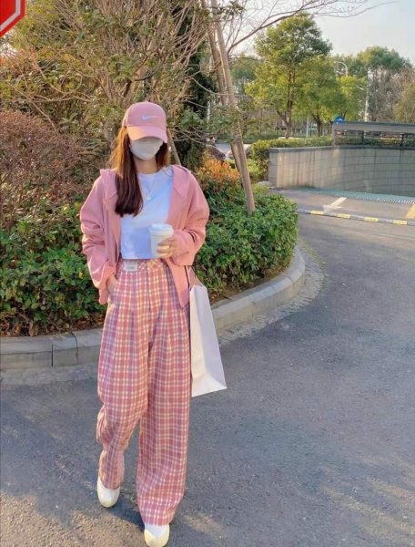 粉色衣服怎么搭配裤子图片