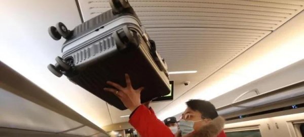 高铁上行李箱放哪里