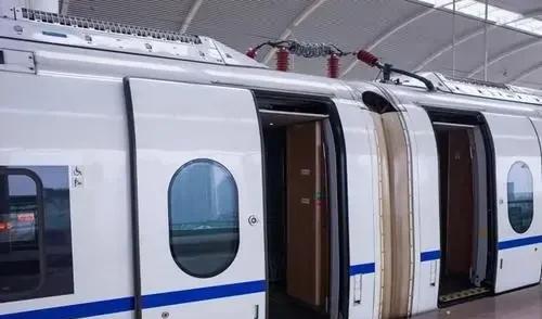 高铁上行李箱放哪里