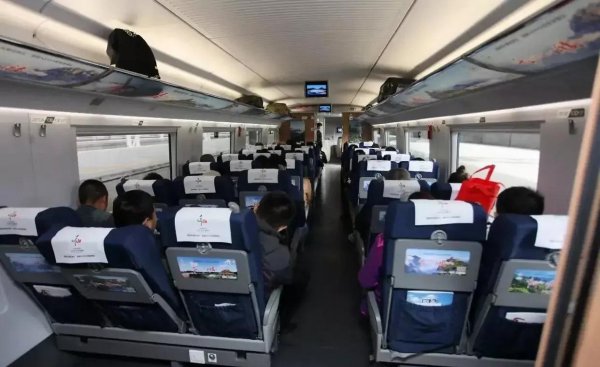 高铁上行李箱放哪里