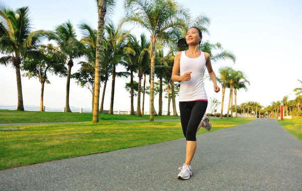 跑步中间能停下来走走再跑吗