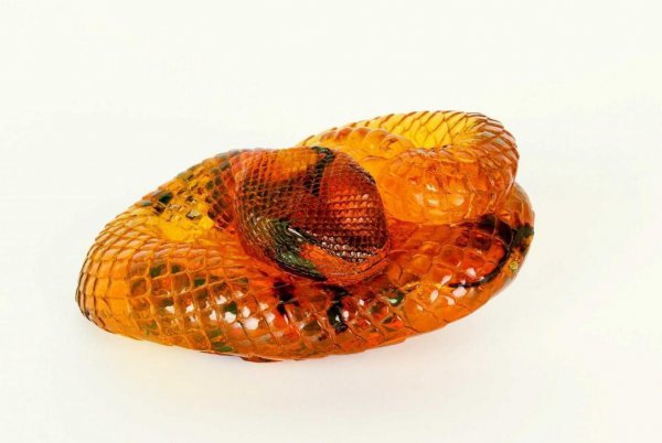 女人戴蜜蜡好还是玉好一点