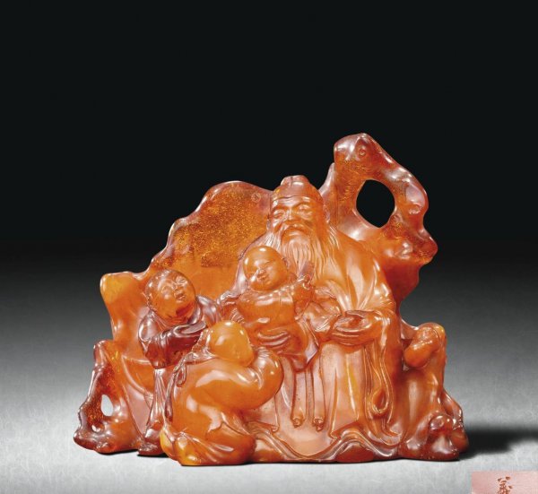 女人戴蜜蜡好还是玉好一点