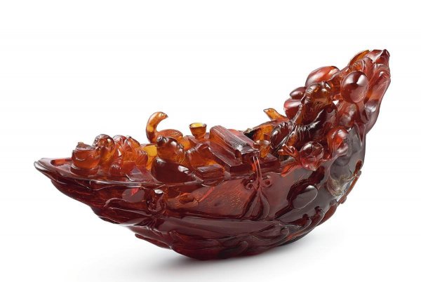 女人戴蜜蜡好还是玉好一点