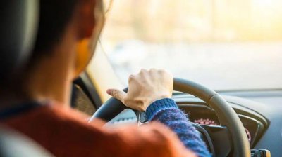 驾驶证满一年需要换证吗 驾照实习期到了需要换证吗