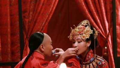 结婚喝交杯酒是什么意思 洞房里新郎新娘喝交杯酒的含义