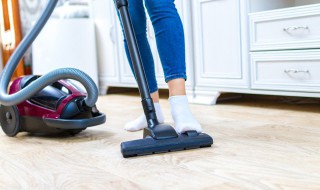 如何清理地板上的灰尘 清理地板上的灰尘怎么清理