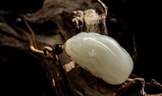 2023本命年戴什么女 女人本命年佩戴什么合适