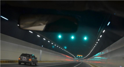 海底隧道是在海底还是在海的中间 海底那么深怎么建隧道的