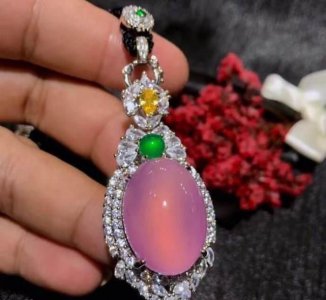 什么叫玉髓跟玉有啥区别 为何玉髓跟翡翠如此相似