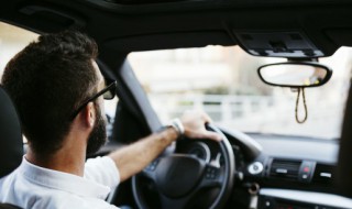 车上灰尘多如何清理 车上灰尘多的清洁方法