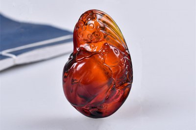 琥珀什么颜色最珍贵 什么样的琥珀最好最值钱