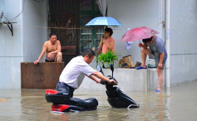 电瓶车突然不走了怎么回事 显示屏上标注有电却骑不动