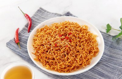 火鸡面是干拌还是泡着吃 韩式火鸡面怎么做才黏糊糊好吃