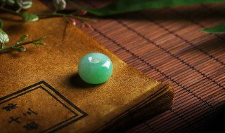 女生适合戴什么玉吊坠 女人戴什么吊坠保寓意好